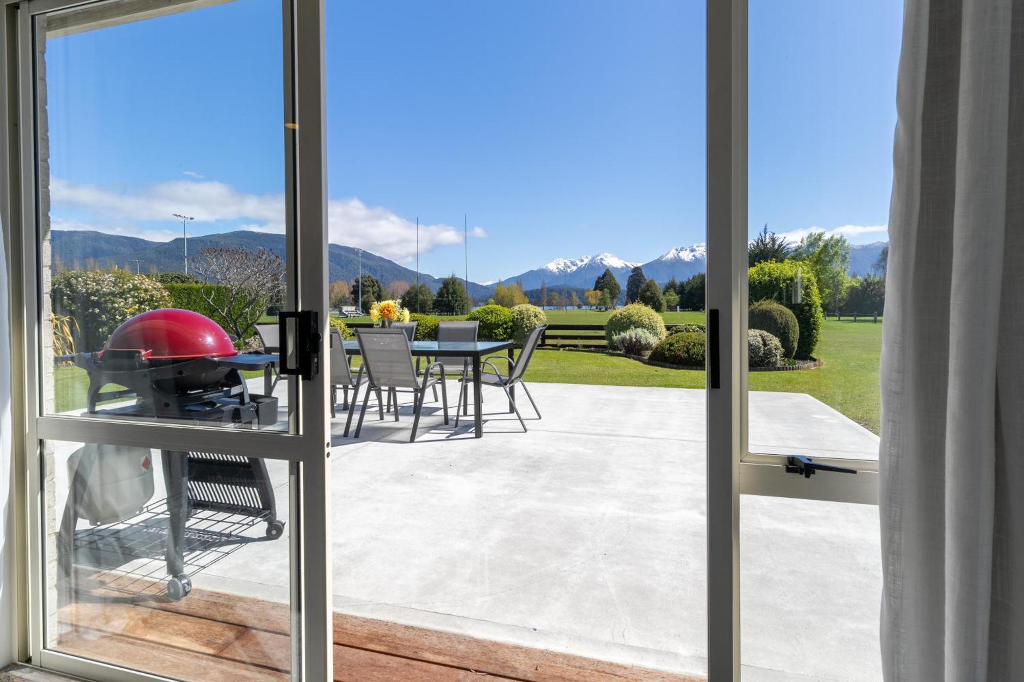 Kepler Retreat - Te Anau Holiday Home Екстериор снимка